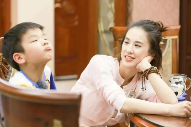学霸黄圣依却差点养废儿子,教育孩子需要松弛有度插图4 学霸黄圣依却差点养废儿子,教育孩子需要松弛有度插图4