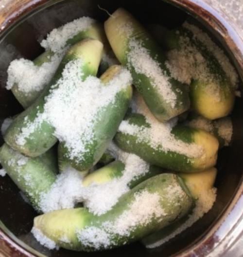  做菜|为何北方人做菜会放很多盐，他们在吃菜的时候就不觉得咸么？