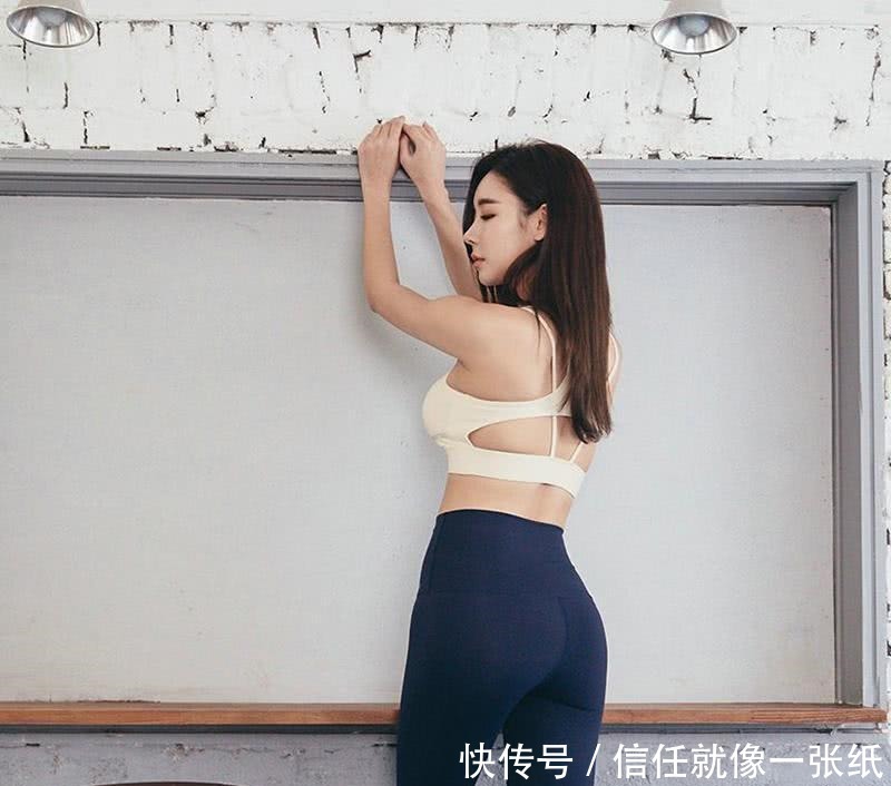 清纯小姐姐黑色紧身裤, 时尚的穿衣搭配, 尽显时尚青春!