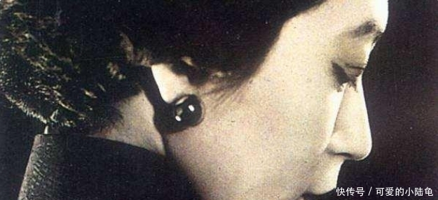 作品|张爱玲红极一时,作品一出就销售一空,为何后来连温饱都解决不了