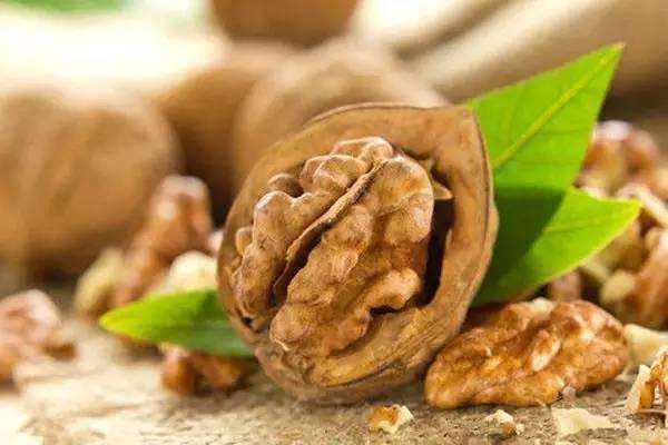 核桃分心木|核桃早上吃还是晚上吃一次性告诉你，1种核桃一口别吃