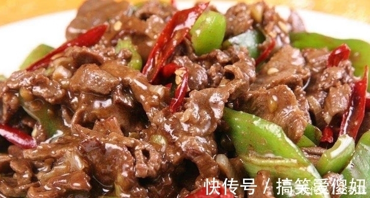 50多岁老伙夫:不管炒什么肉,下锅前加这一样,肉嫩汁多口感好