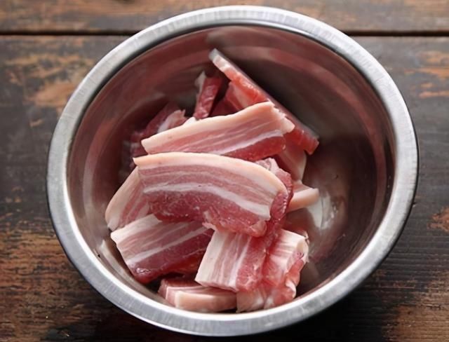 做粉蒸肉,还是老一辈的方法好,掌握3窍门,酥烂香不夹生也不腻