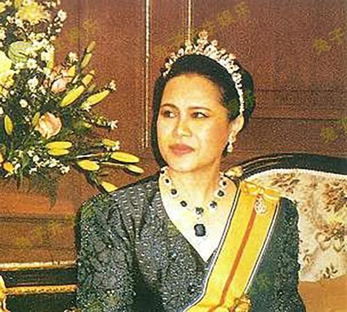 珠宝|苏提达心高气傲,看不上诗丽吉老一套珠宝,自制绿宝石项链展风采