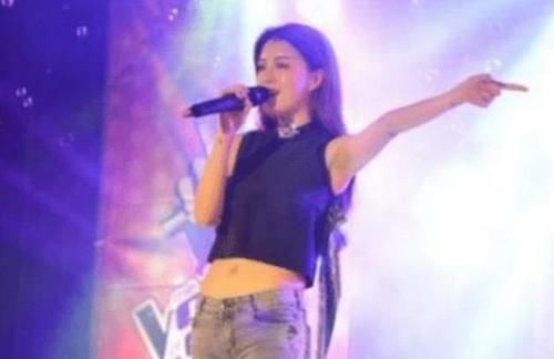 当初被好声音淘汰，却意外嫁给爱奇艺总裁的女歌手，如今怎样了？