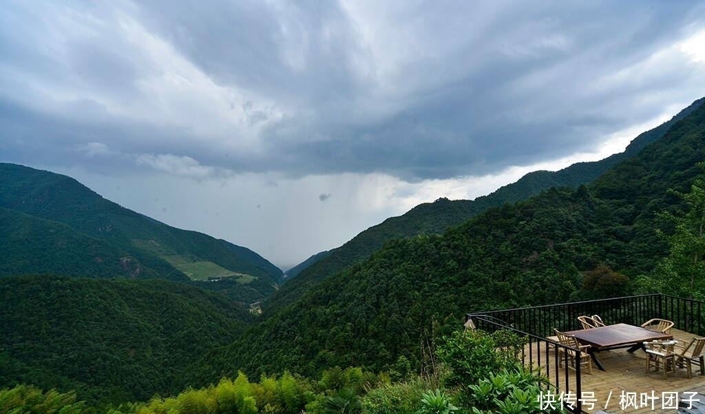 山顶|在山顶找一处民宿，清晨一边看云海一边吃早餐