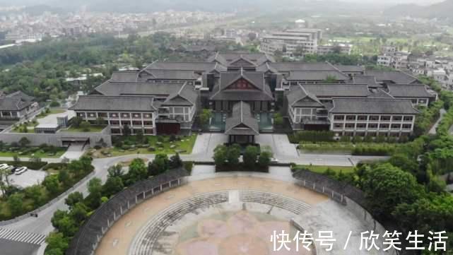 云浮|被视为岭南第一圣域的寺庙，主体建筑依山而建，坐东向西