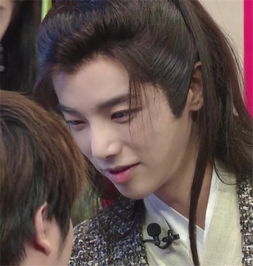 直播|王牌6直播的怼脸拍,华晨宇皮肤好,关晓彤侧颜美,看到唐嫣:颜值真能打