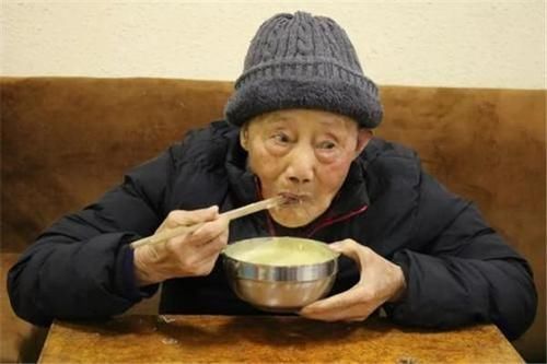 粗粮馒头|1000名百岁老人的长寿秘籍,通常有两个共性,运动不是关键点