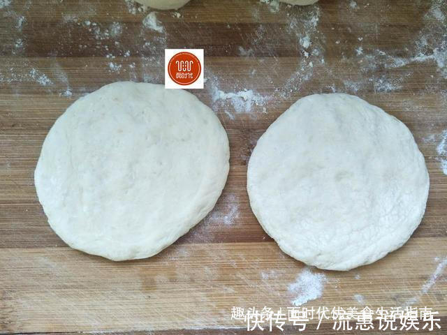 发面烙饼,我有妙招,既省油又暄软,外酥里嫩凉了不会硬!