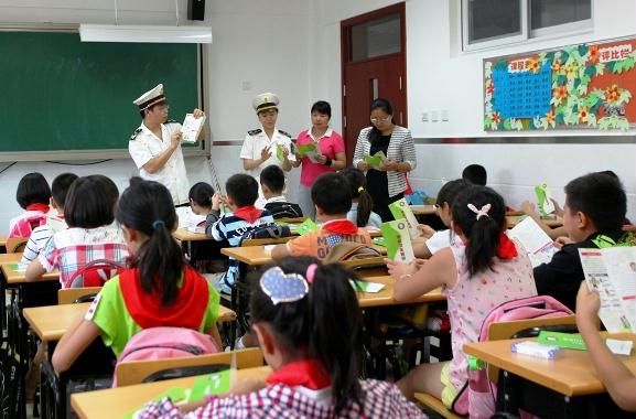 开展学校卫生知识宣传,提高学生健康意识