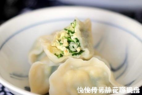 韭菜|秋天吃饺子，韭菜萝卜靠边站，我家常用这菜包饺子，鲜又嫩还多汁