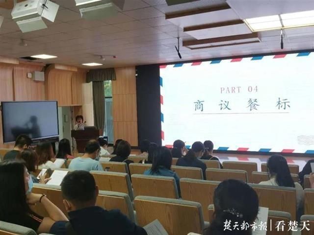 家长|把家长请到学校参观食堂，每天餐费多少，由家长投票来决定