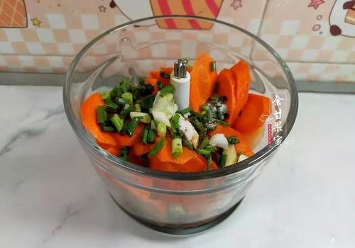 鸡肉|胡萝卜鸡肉丸子,简单几步即成,蒸一蒸,鲜嫩味美