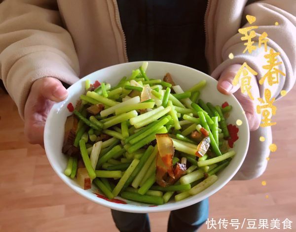 这道腊肉炒菜合集发到朋友圈，留言全说被馋哭