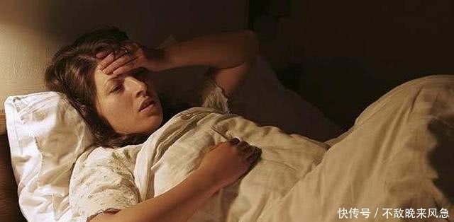 晚上睡觉时,身体一旦有这5种变化,说明你的血糖已“超标”!