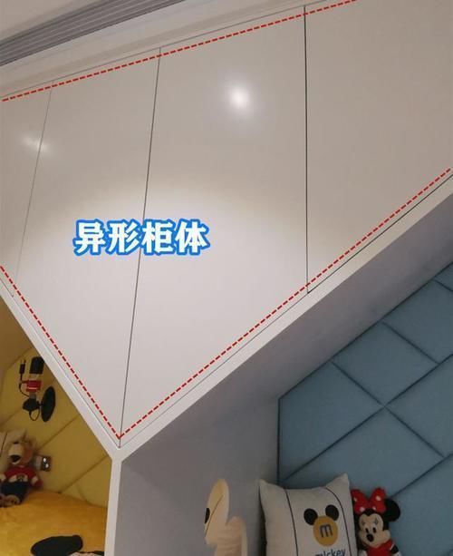 柜体|二胎家庭早淘汰上下铺了,13㎡塞2张床打满柜体,瞬间多出10平收纳!