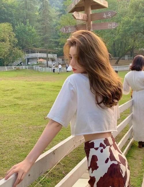 秋冬染发什么颜色更好看?2020流行这几种颜色,时髦又潮酷