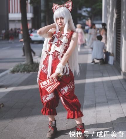 藤原妹红|初中小太妹cos藤原妹红,全网都盯着她“鞋拔长腿”,咋做到的