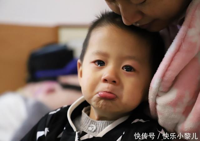 二胎|妹妹偷摸上哥哥床，却被无情扔出房间崩溃大哭，网友心疼一秒