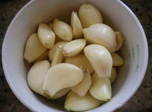 食物相克|一家人吃木耳炒蒜后食物中毒,出问题的是蒜还是木耳告诉你答案