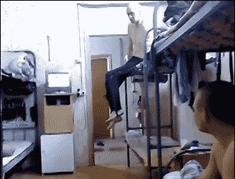 |搞笑GIF:结婚十五年没洗过 是时候该洗洗床单了