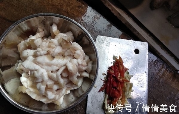 大厨手把手教你这道菜的方法,香气四溢看得人直流口水!特别棒