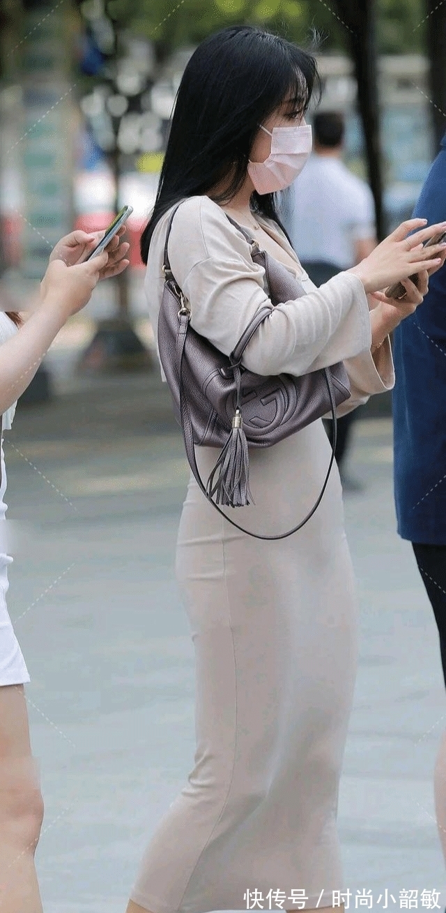 穿搭|棉质长裙的贴身效果很显瘦,聪明女孩展现身材魅力的首选穿搭