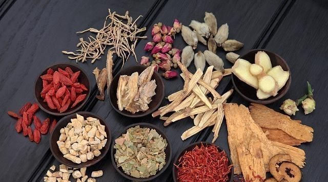 人参|黄芪泡水喝有益于脾、肺、气血,记住三句话就是用黄芪养生的高手