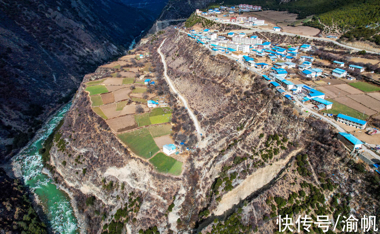 西藏|西藏与云南交界处的悬崖村，进出道路难行，风光却美如世外桃源