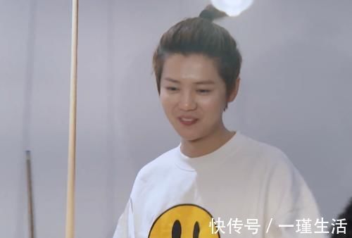 邓超|鹿晗打台球接连失误，找借口却被当场打脸，接下来的举动引热议