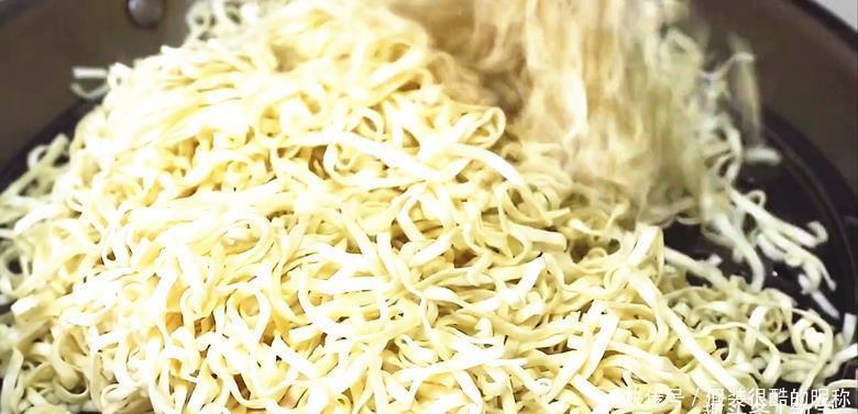 河南蒸面条好吃有窍门,详细步骤教给你,好看又好吃,太香了