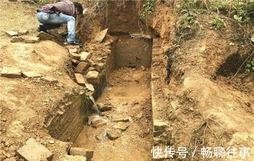 孙老汉|湖北一老汉家祖坟冒青烟,专家闻讯赶来,勘测后面如土色:封山