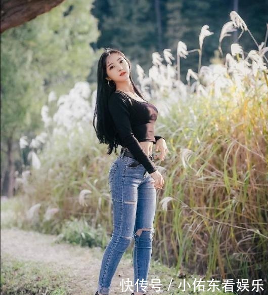 牛仔|清新的小姐姐,牛仔修身裤搭配小吊带,仙女气息十足