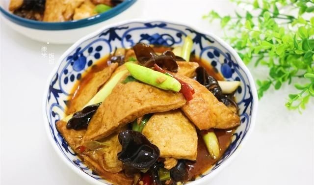 豆腐这样做太好吃了,我家每周做一次,软嫩入味,给肉都不换