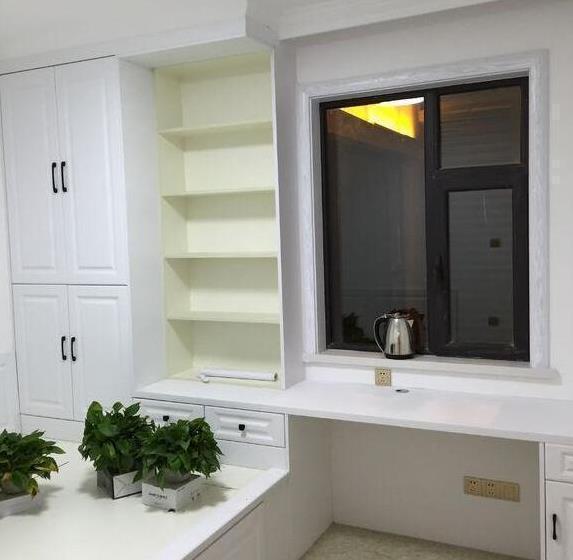 烤漆面|老公坚持餐厅不做柜子,原来用吊兰做隔断可以这么漂亮,学到了