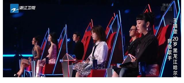 选手|《中国好声音》第十季首播，8位导师拥挤不堪，选手质量大打折扣