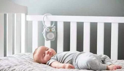 三胞胎|宝爸“左拥右抱”俩女儿睡午觉,镜头转到儿子后,宝妈立马急了