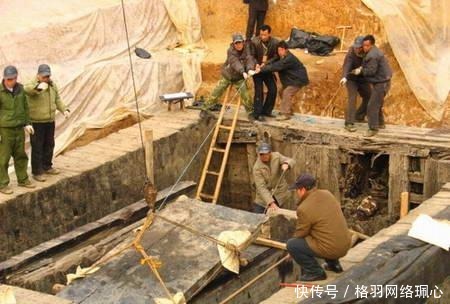 座汉墓|盗墓者丢弃的“石棺”,上绘有“房中图案”,考古家:稀世国宝