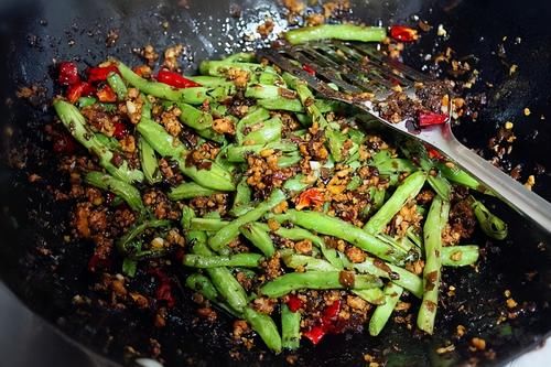 四川|四川名菜：干煸豆角，学会这种做法，味道不比饭店的差