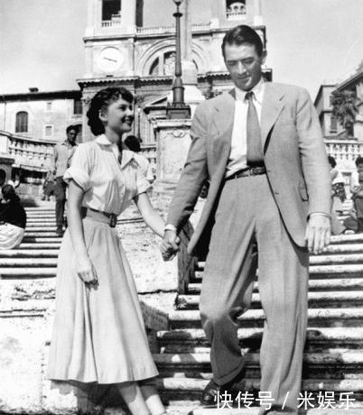 脸上有这4个“特征”，就放弃“黑长直”吧换上卷发会更女神