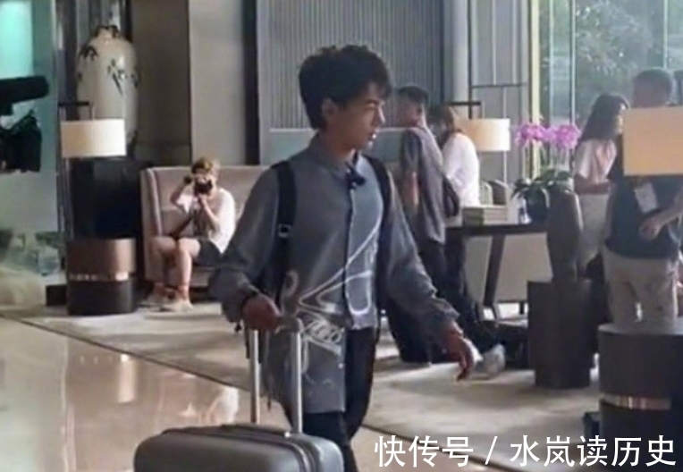 周也|《中餐廳5》開啟錄制，網(wǎng)傳嘉賓都來了，沖著丁真龔俊就不想錯過