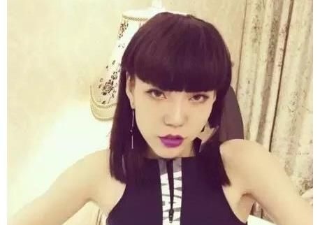 从天价代言到县城商演，《中国好声音》官宣，吴莫愁新身份回归