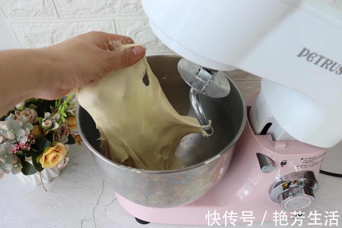 面包|轻松上手的玉米肉松小面包，配料丰富，美味健康