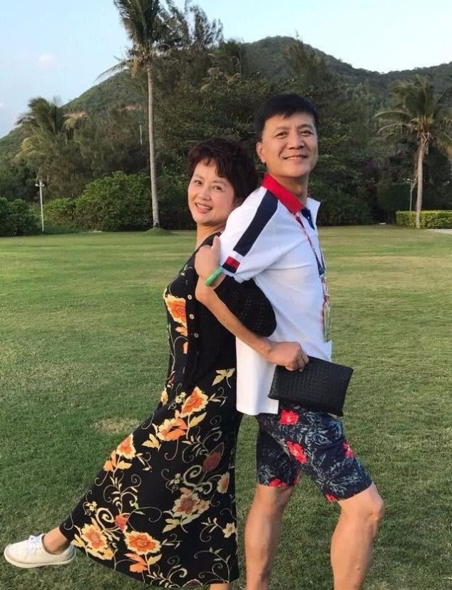 著名演员刘之冰茹萍带着各自的儿女去结婚一家四口全是演员