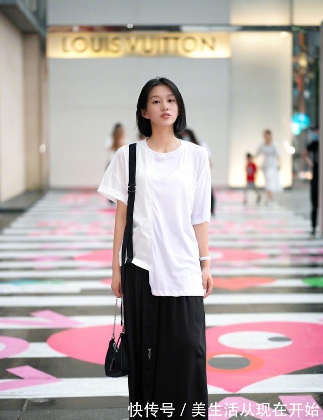 深色系 百褶裙过时了,今年流行这“4种”,怎么穿都好看,小个子也适合!