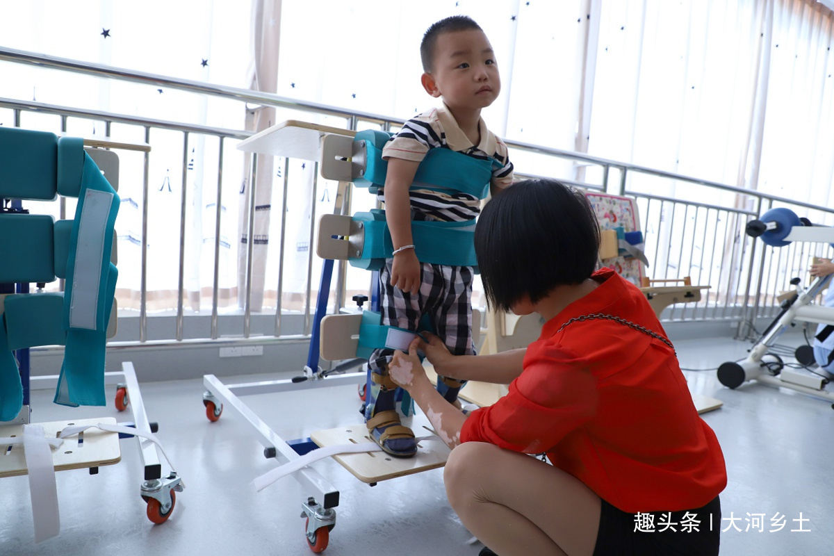 白云山|儿子患癫痫治疗花了近40万仍无法行走,母亲放弃自己的治疗救子