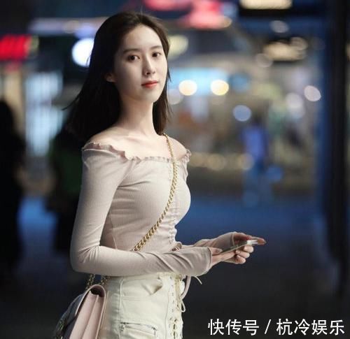 裤边 夏日穿搭偏爱短裤,休闲舒适又减龄,让你轻松展现时尚美