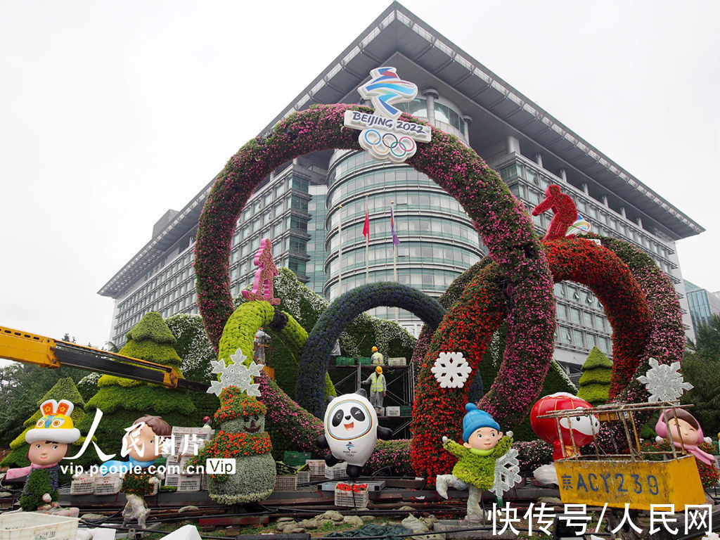 长安街|北京长安街迎国庆立体花坛亮相