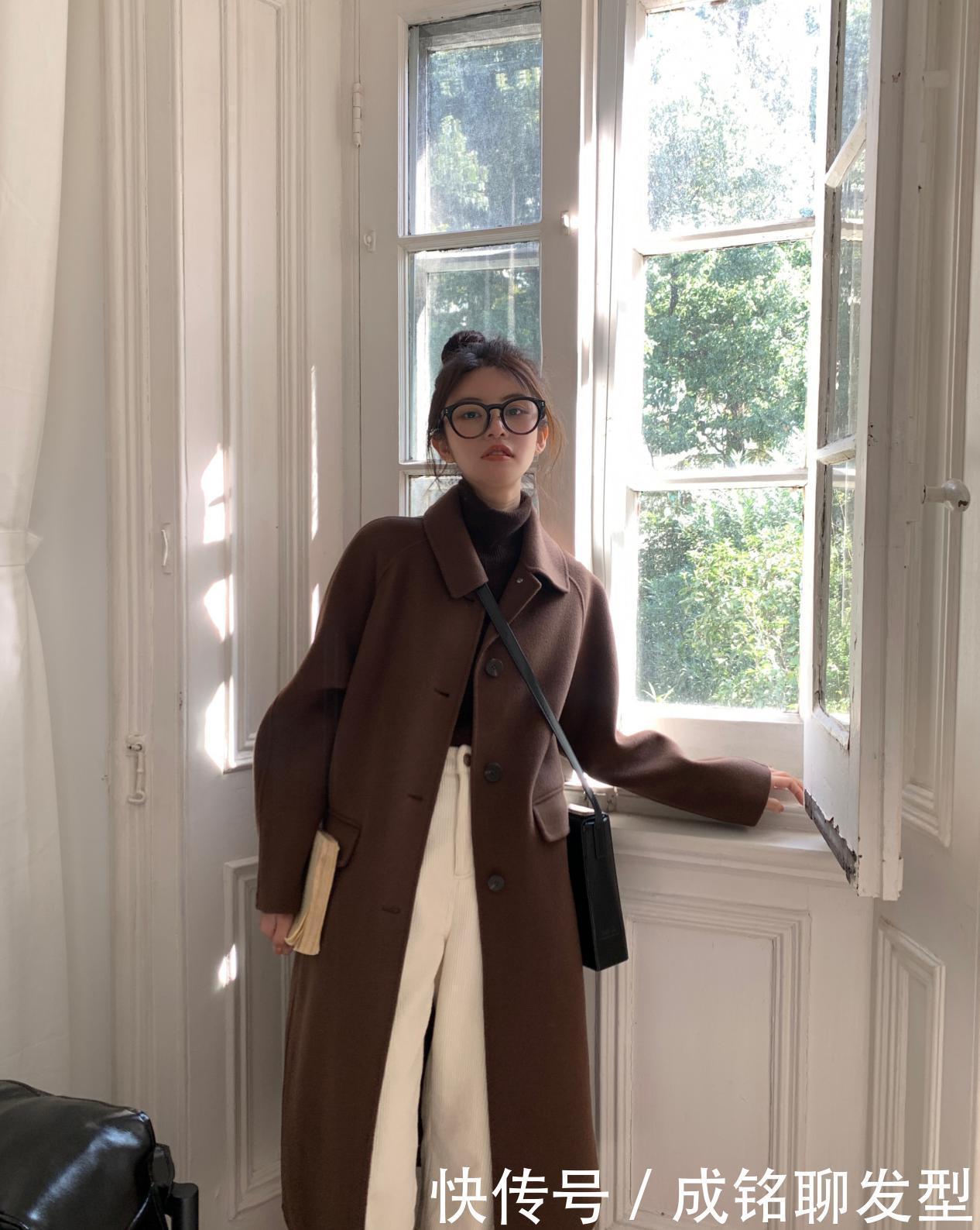 大衣|黑色大衣已经失宠,今年流行这三种颜色的大衣,减龄时髦又百搭